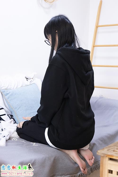 [袜啵啵] 061期 稚予-短靴、白棉袜、裸足(带视频)【145P+1V/6.96G】