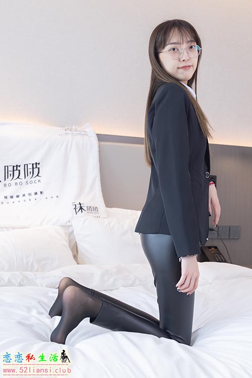 [袜啵啵] 297期 稚予-平底鞋、黑丝、皮裤裤里丝(带视频)【140P+1V/5.43G】