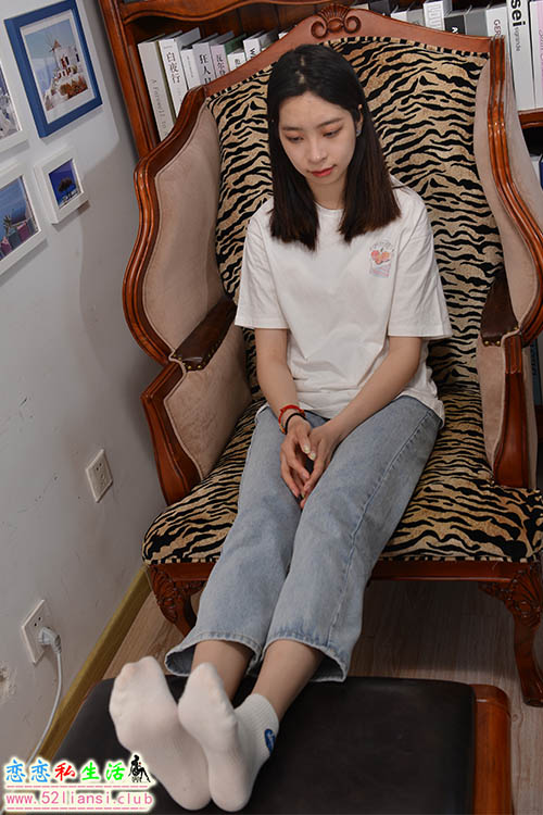 [Sexy Asian Girls Feet] No.017 美女YIYI性感的40码大脚丫(牛仔裤棉袜裸足2)【122P/1.54G】