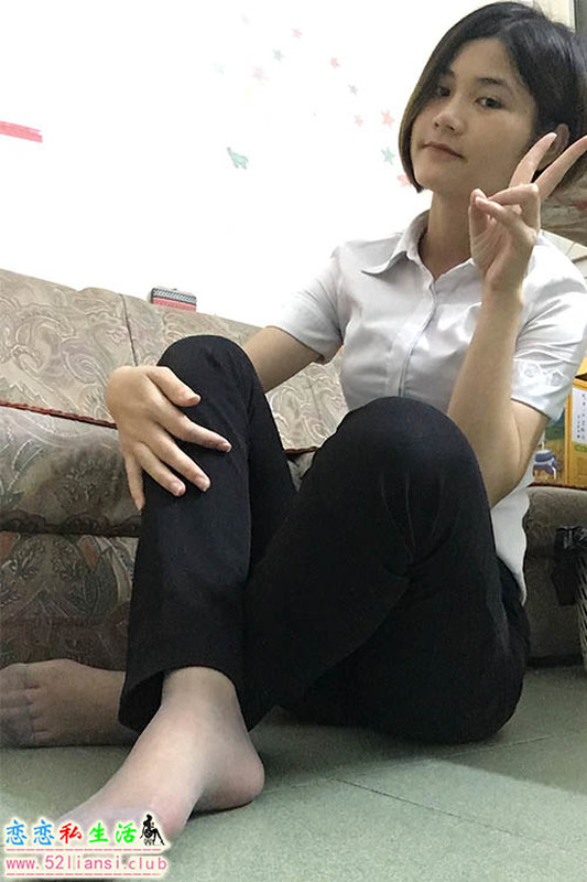 [学妹校园寝室丝短袜美脚]-第030期谭佐婷【40P/23M】