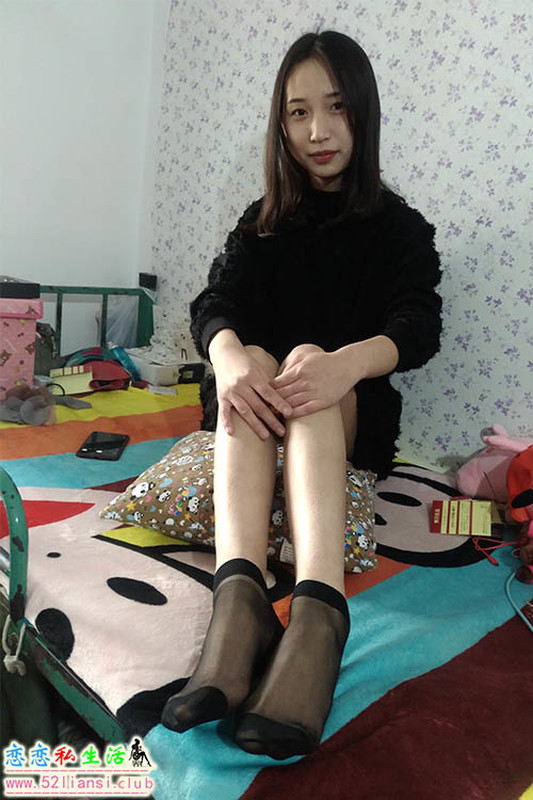 [学妹校园寝室丝短袜美脚]-第008期燕燕 【42P/198M】