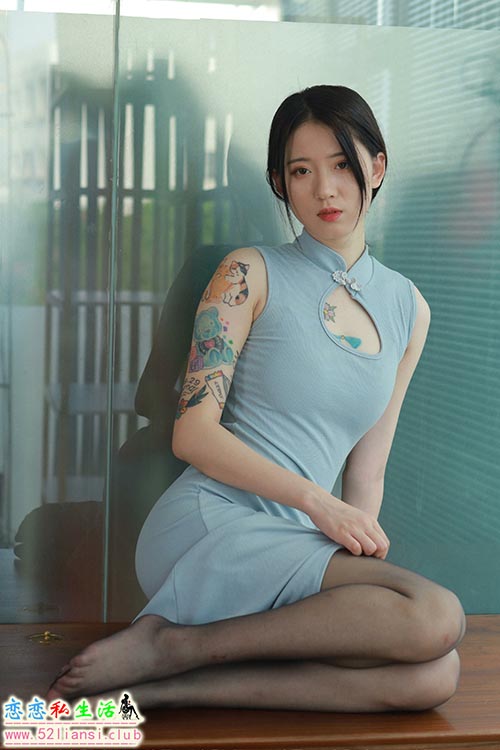[IESS异思趣向] 丝享家 1266：红龙《青衣黑丝》【79P/81M】
