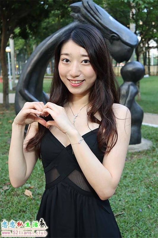 [街拍丝足]106长腿美模 吴小葵 公园黑色长裙【61P/110M】