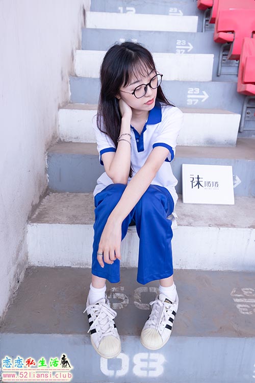 [袜啵啵] 002期 稚予-校服、贝壳头、白棉袜、裸足-常规版(带视频)【139P+1V/2.99G】