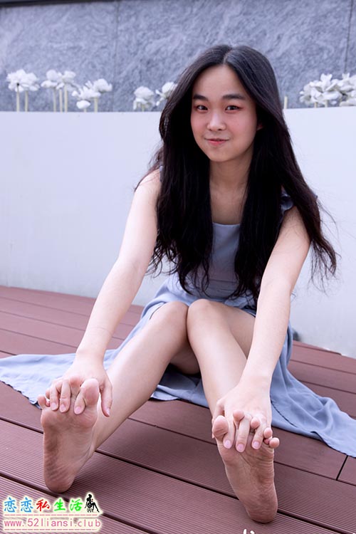 [Limerence] 87 素人女学生Ariel艾莉儿，户外裸足逗弄让人心痒痒(带视频)【108P+2V/1.57G】