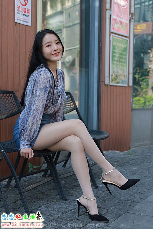 [IESS异思趣向] 丝享家 995：婉萍《油亮蓝色短裙》【95P/119M】