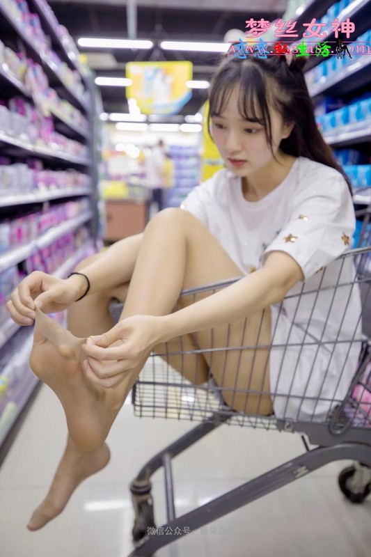 [MSLASS梦丝女神] NO.006-超市吃货 玥玥（带视频）【67P+1V/841M】