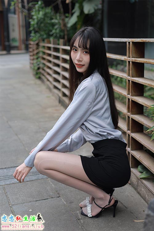 [IESS异思趣向] 丝享家 1378：团团《楼梯上的美人》【92P/94M】