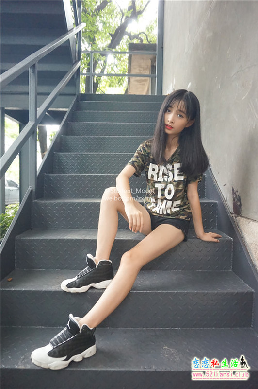[Student_Model] 编号30-小龙猫 迷彩上衣与白嫩脚丫的完美结合【40P/47M】