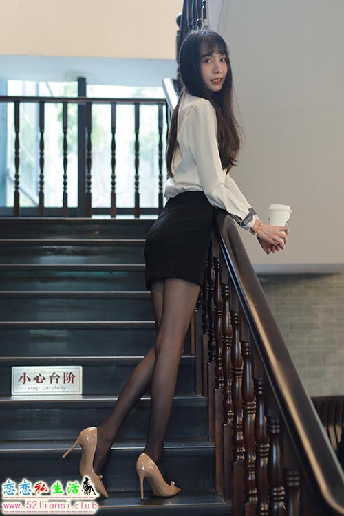 [IESS异思趣向] 丝享家 1361：团团《美腿下午茶》【93P/98M】