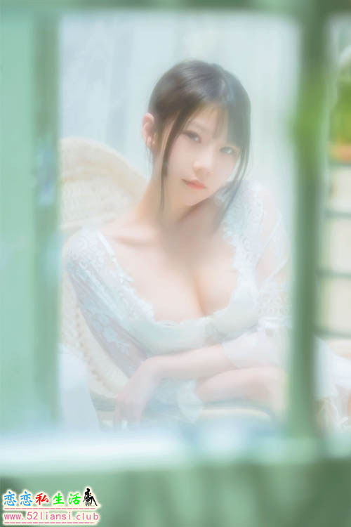 [香草喵露露]NO.001 玻璃房少女【76P/145M】