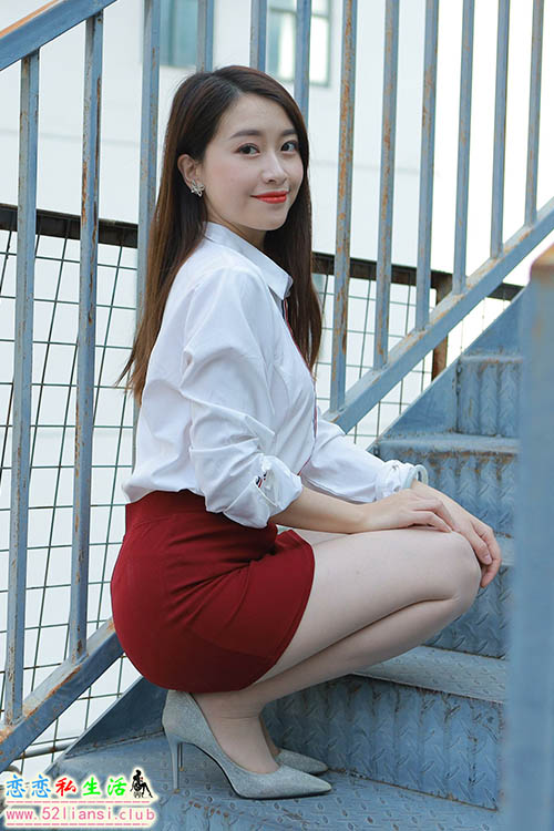 [IESS异思趣向] 丝享家 1006：小婕《性感红色包臀裙》【87P/111M】