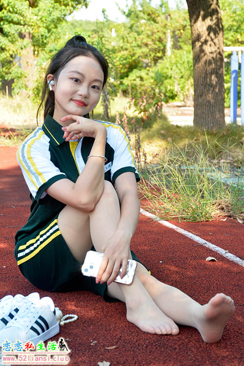 [初夏女神]084期 双双~【绿色校服】校服是亲戚家借来的，还挺合身(带视频)【160P+1V/5.93G】