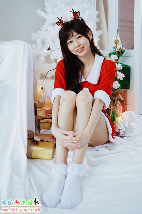 [街拍丝足]318-长腿美模 朵莉 - 圣诞【78P/210M】