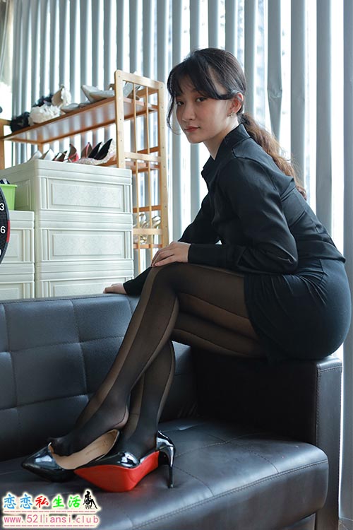 [IESS异思趣向] 丝享家 1167：秋秋《光影黑丝》【93P/145M】
