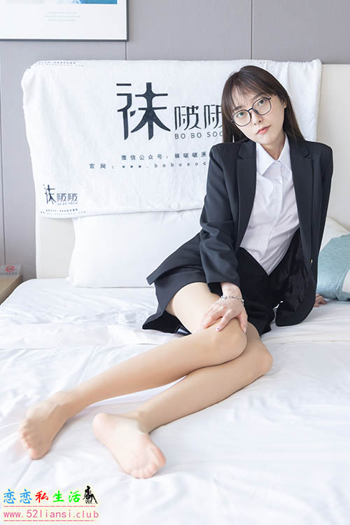 [袜啵啵] 280期 稚予-马丁靴、高跟鞋、黑棉袜、肉丝(带视频)【145P+1V/5.61G】