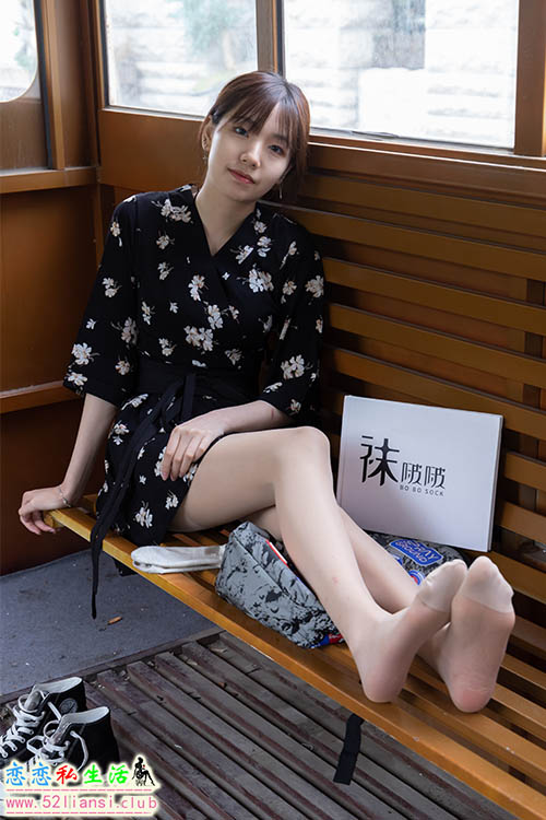 [袜啵啵] 013期 小甜豆-匡威帆布鞋、浅灰色短棉袜、肉丝花絮版(带视频)【132P+1V/8.07G】