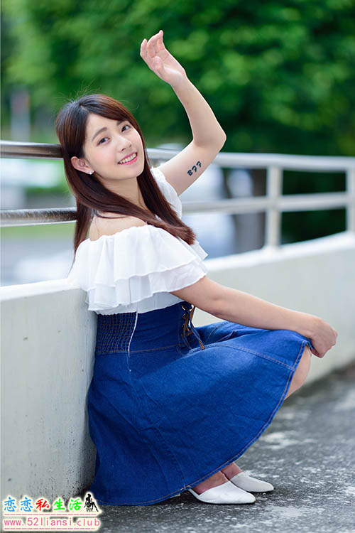 [街拍丝足]168-姍姍 牛仔短裙涼高美腿【35P/72M】