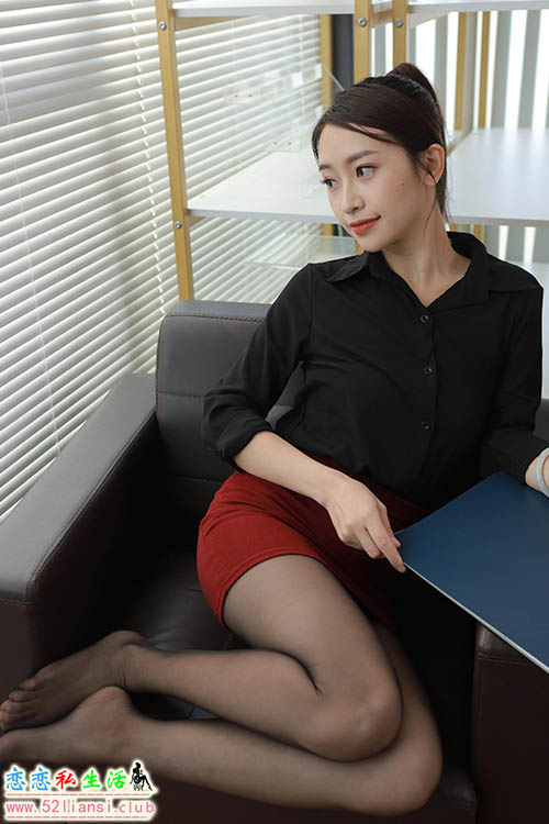 [IESS异思趣向] 丝享家 1321：小婕《百叶窗黑丝》【90P/90M】