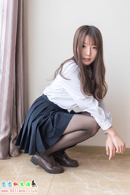[香草喵露露]NO.003 黑丝萌妹【44P/194M】