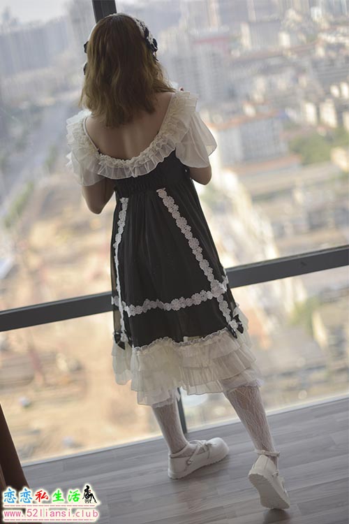 [精选资源]025-约漫展lolita妹妹拍害羞小脚【100P/509M】