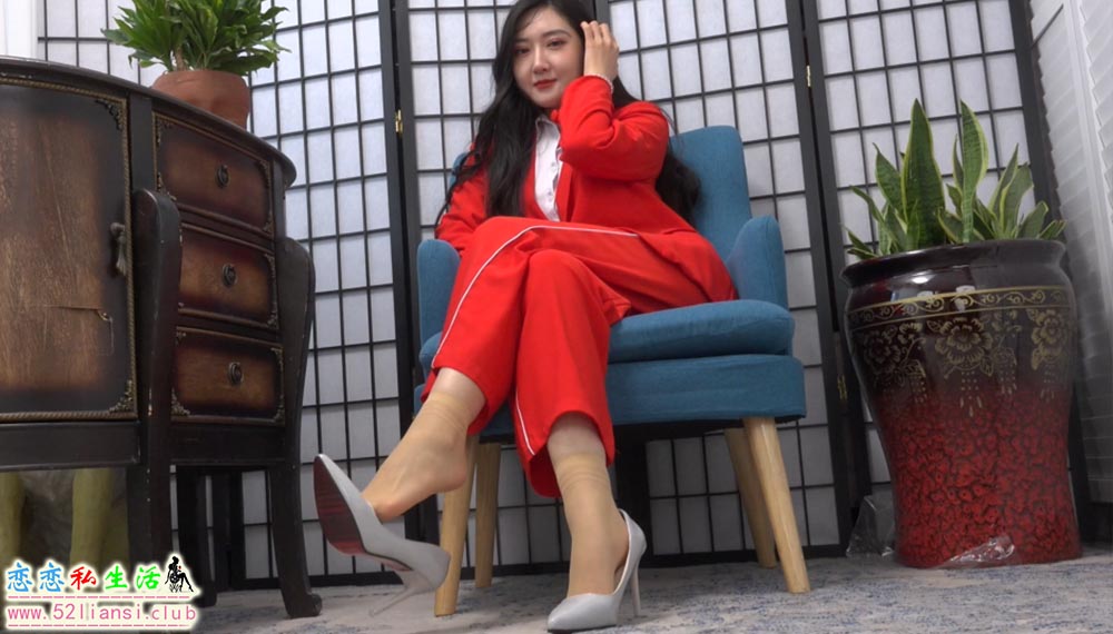 [视频] A&F 104-路欣-展示性感短丝脚丫-第4部【31min/3.28G】