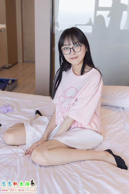 [袜啵啵] 091期 稚予-板鞋、淡粉色船袜、黑色船袜、裸足(带视频)【148P+1V/6.22G】