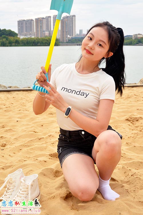 [初夏女神]081期 双双~【愉快周末】本想逛逛竹林结果被蚊子跑轰出来了(带视频)【145P+1V/5.85G】