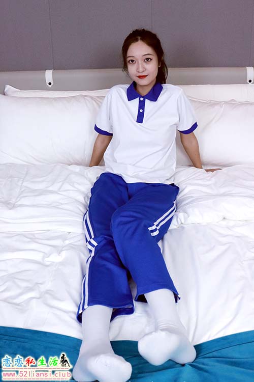 [初夏女神]022期 依依~校服搭配37码运动鞋拍摄(带视频)【126P+1V/5.44G】