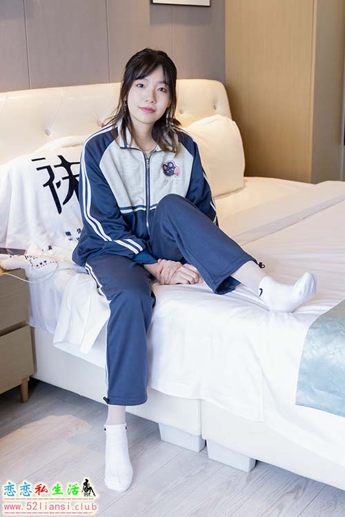 [袜啵啵] 226期 小甜豆-运动鞋、白棉袜、白丝(带视频)【140P+1V/6.51G】