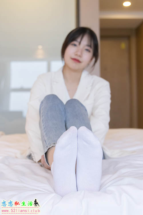 [袜啵啵] 050期 小甜豆-高跟长靴、白棉袜、裸足-花絮版(带视频)【175P+1V/7.99G】