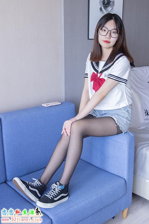 [袜啵啵] 215期 小甜豆-三双帆布鞋板鞋、厚白丝、黑丝(带视频)【144P+1V/6.54G】
