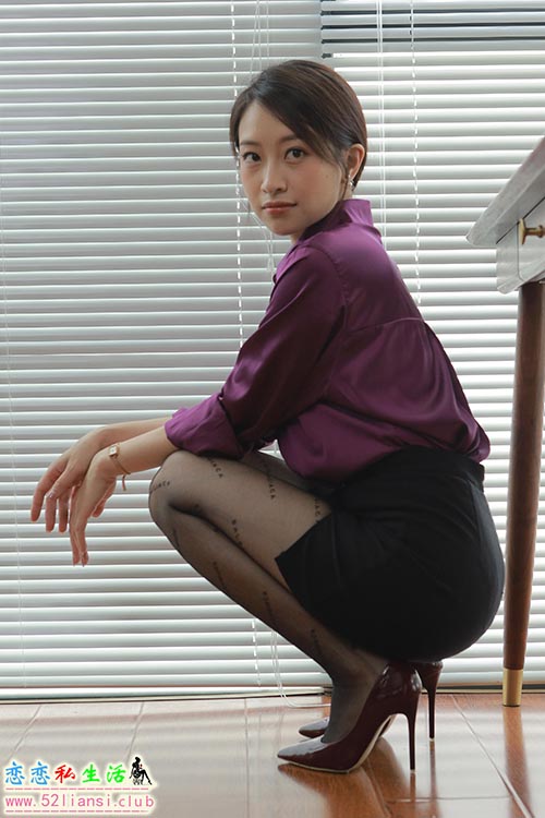 [IESS异思趣向] 丝享家 1480：小婕《字母配紫色》[85P／91MB]
