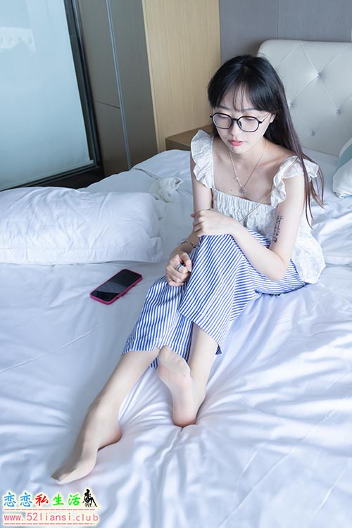 [袜啵啵] 027期 稚予- vans、白色棉袜、肉丝(带视频)【136P+1V/3.35G】
