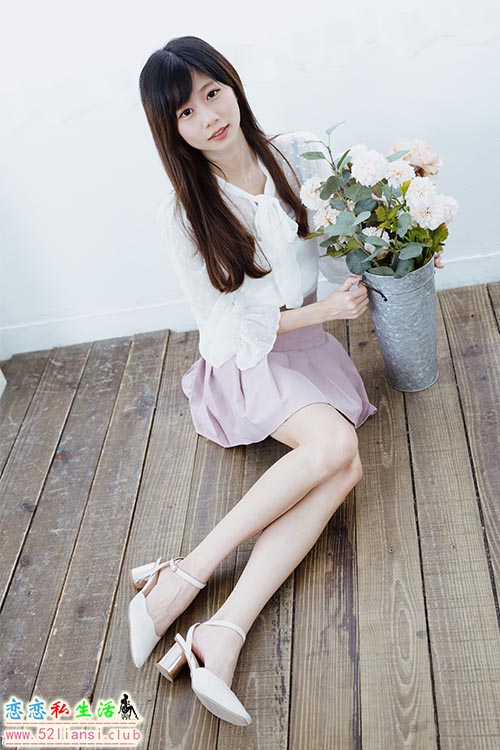 [街拍丝足]319-长腿美模 朵莉 -棚拍【82P/207M】