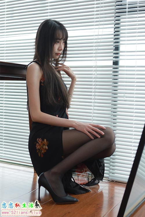[IESS异思趣向] 丝享家 1435：团团《黑色高跟鞋》[83P／84MB]