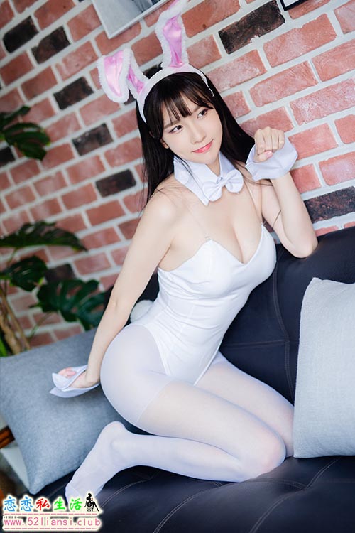 [BlueCake] NO.001 Ahrin - White and Black Bunny【141P/395M】