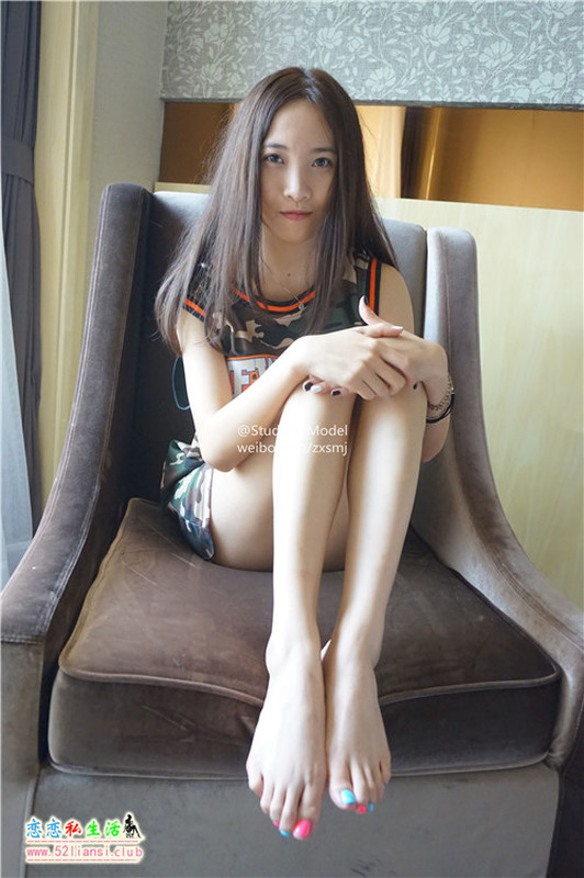 [Student_Model] 编号28-小佳修长的双腿和可爱船袜【47P/55M】