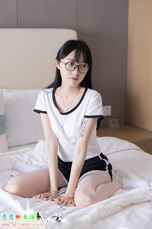 [袜啵啵] 037期 稚予-帆布鞋、短白棉袜、白丝(带视频)【136P+1V/6.47G】