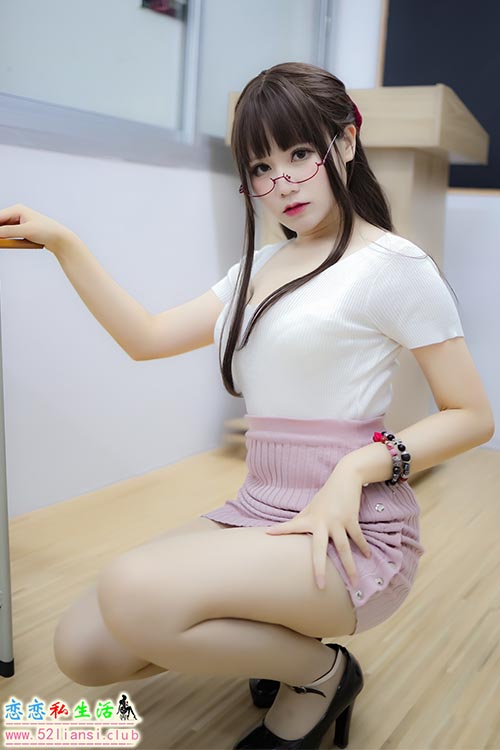 [美图精选]328-Nyako喵子-欲求不满的老师【123P/222M】