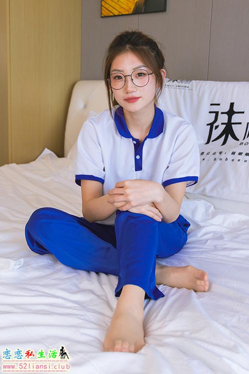 [袜啵啵] 193期 小沫-贝壳头板鞋、白棉袜、肉丝-脚尖透明款、校服裤里丝(带视频)【140P+1V/6.07G】
