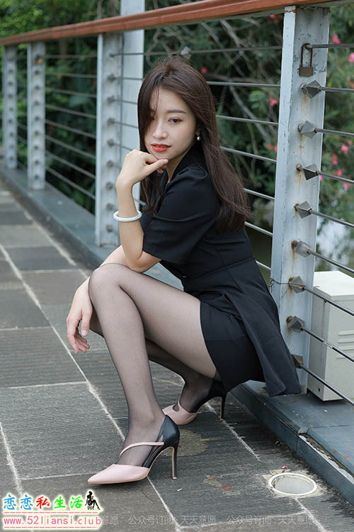 [IESS异思趣向] 丝享家 953：小婕《桥上的美女》【95P/127M】