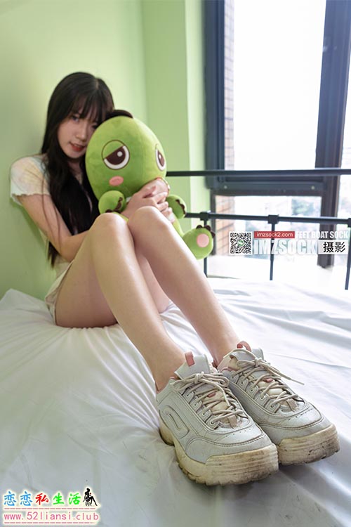 [IMZSOCK爱美足] 2022年-第20期 音音(带视频)【123P+1V/1.72G】