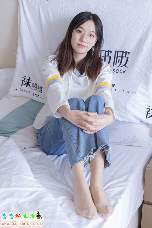 [袜啵啵] 080期 小甜豆-帆布鞋、白棉袜、肉丝-脚尖加固款、裤里丝(带视频)【140P+1V/6.63G】