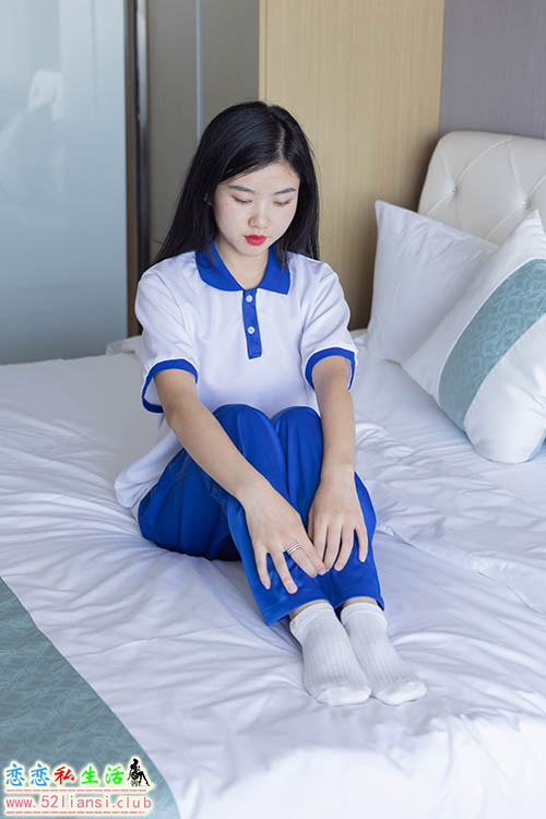 [袜啵啵] 039期 小奶熊-校服、vans帆布鞋、短白棉袜、裸足(带视频)【154P+1V/7G】