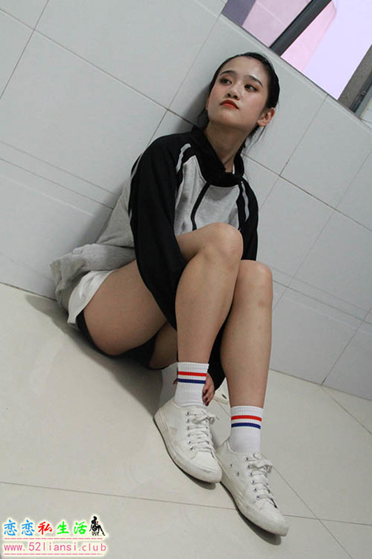 [最爱帆布鞋]019-学妹丝袜美腿写真（带视频）【204P+4V/1.39G】