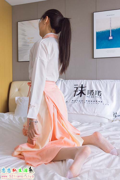 [袜啵啵] 311期 小甜豆-布鞋、白丝、裸足、古装(带视频)【140P+1V/5.75G】
