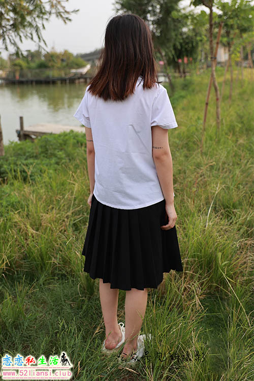 [见新摄影]NO.010-附中 潇潇-20岁 校园少女风 椰子鞋(带视频)【112P+1V/1.12G】