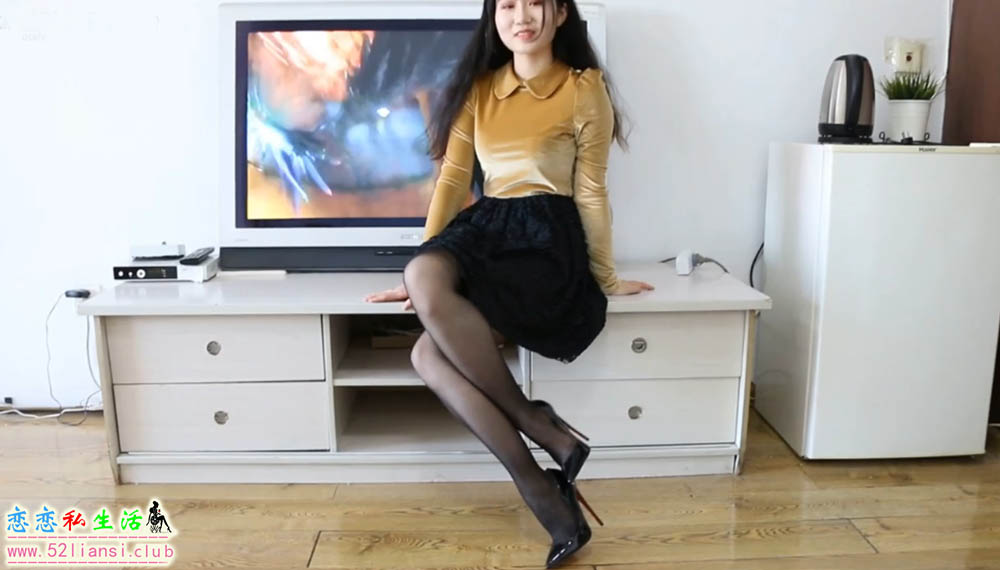 [细高跟丝足] 017-Vanessa 连衣裙黑丝高跟【10min/335M】
