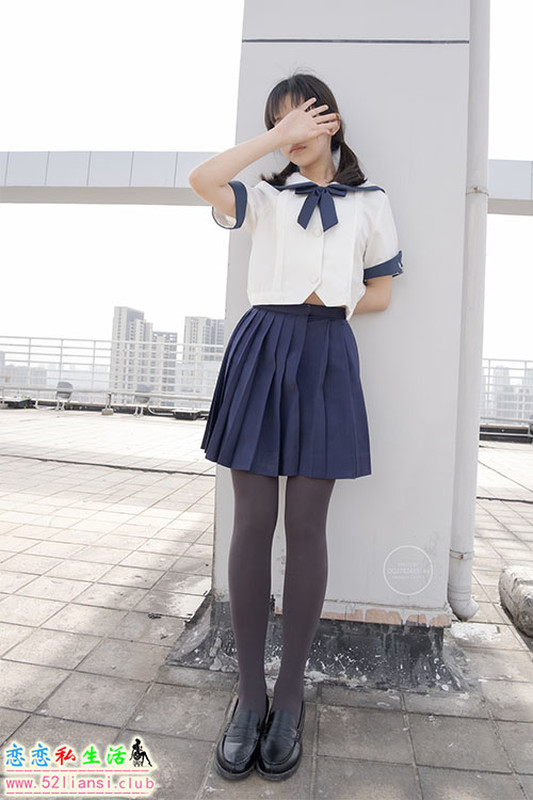 [森萝财团]-有料 039 小香 天台上的JK灰丝美少女【90P/794M】